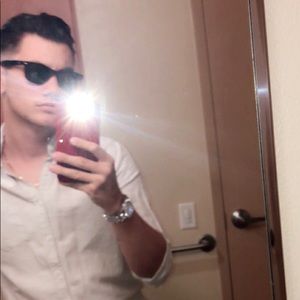 Meet your Posher, Levi